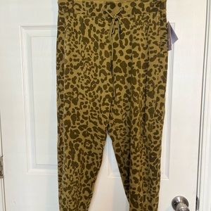 Lab Joy mid rise French terry sweatpants